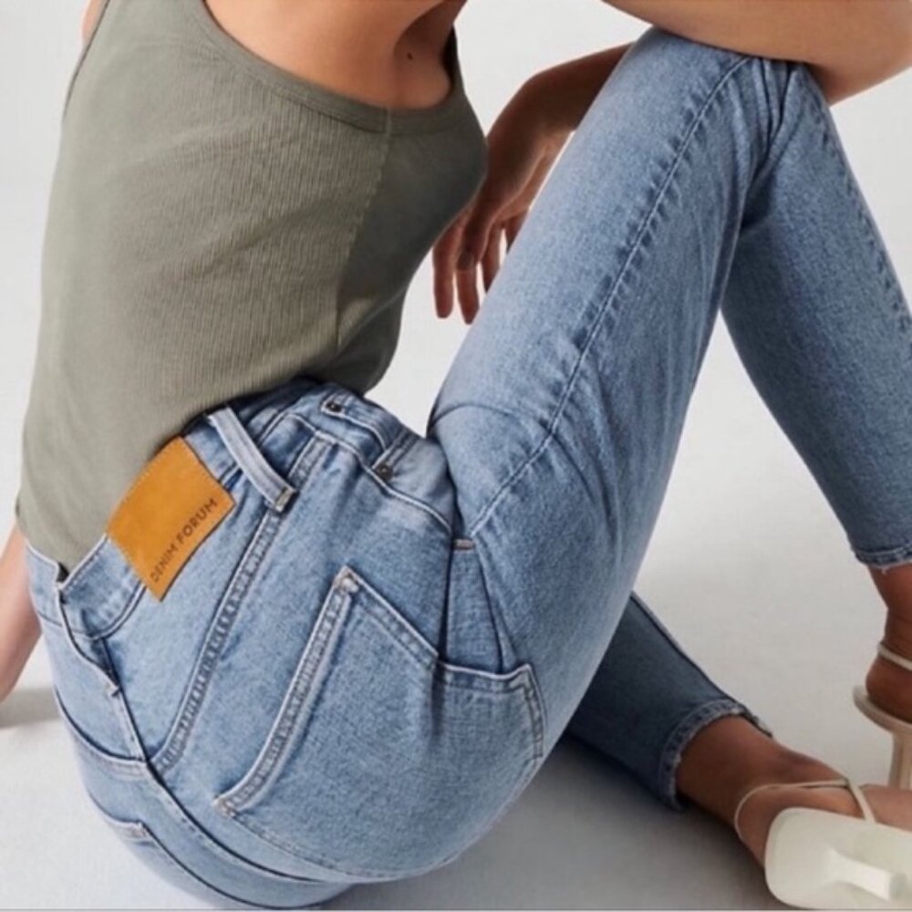 Denim Forum Aritzia “Yoko high rise slim” light wash classic straight leg jean